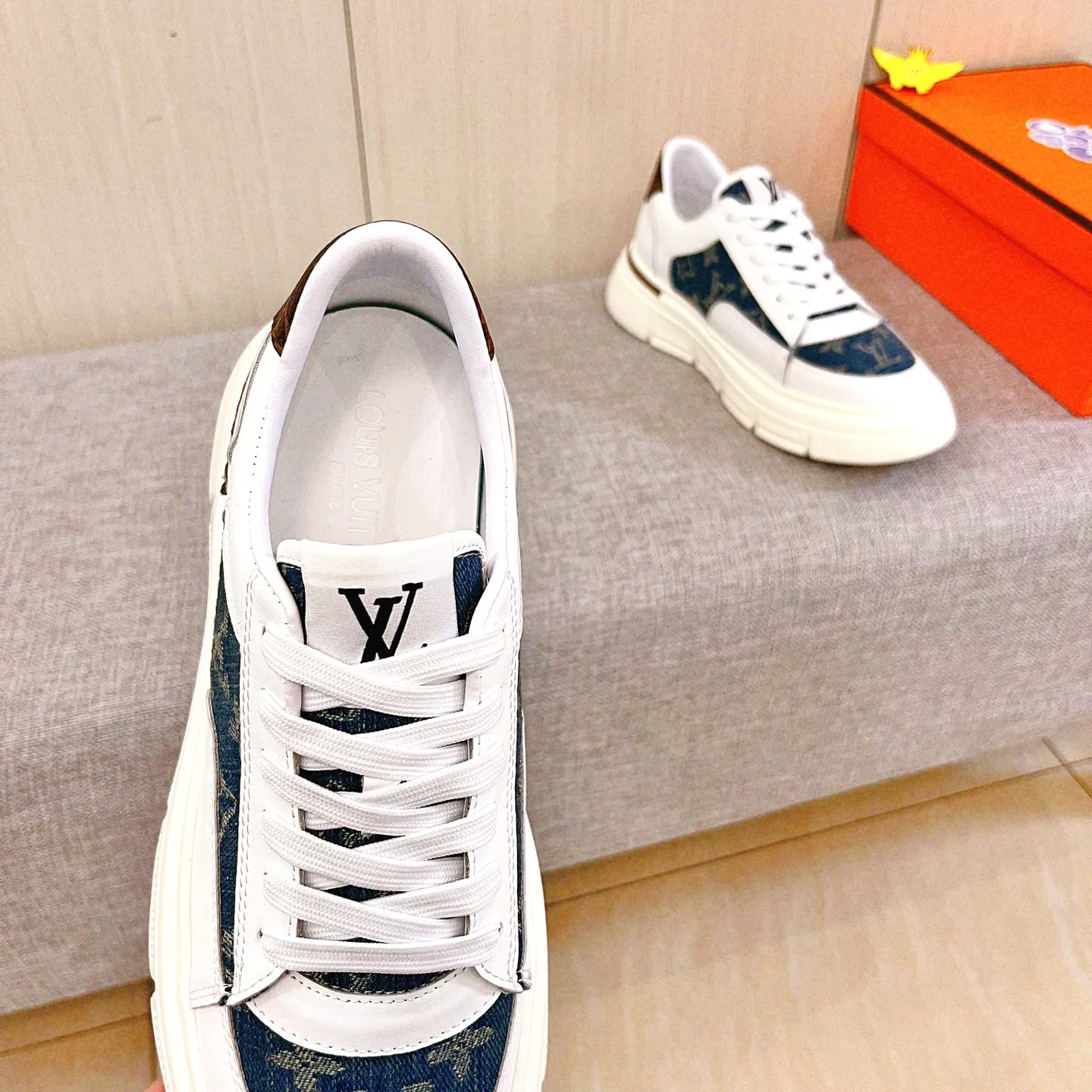 🚘🚘Factory batch 420 men's shoes💰[LV]🔥Louis Vuitton high-end men's shoes brand official website 1:1 latest masterpiece: the upper is made of Italian imported first-layer cowhide with a comfortable and breathable lining➕original non-slip and wear-resistant outsole🔥, making walking more convenient and comfortable! An exclusive new model, a stunning work, a beautiful 1:1 replica [color] compared to the official quality! Create a fashionable personality to set off your uniqueness! A must-have for trendy men! Classic 🔥Size: 38-44 Color: 🔥 2⃣️colors available🔥.